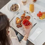 Ξενοδοχείο Niepce Paris, Curio Collection By Hilton 4*