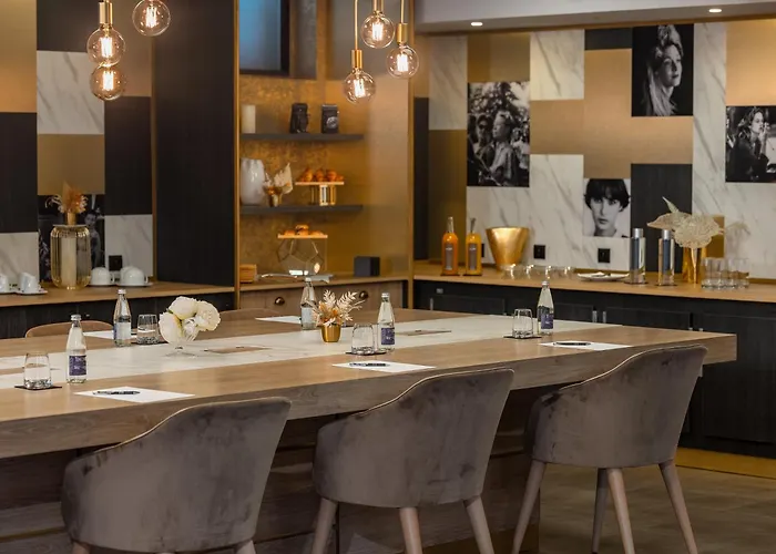 Niepce Paris, Curio Collection By Hilton Hotel