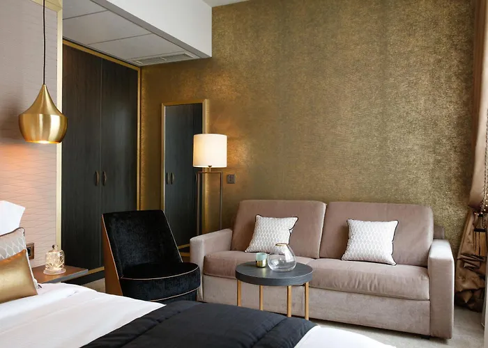 Niepce Paris, Curio Collection By Hilton Parigi