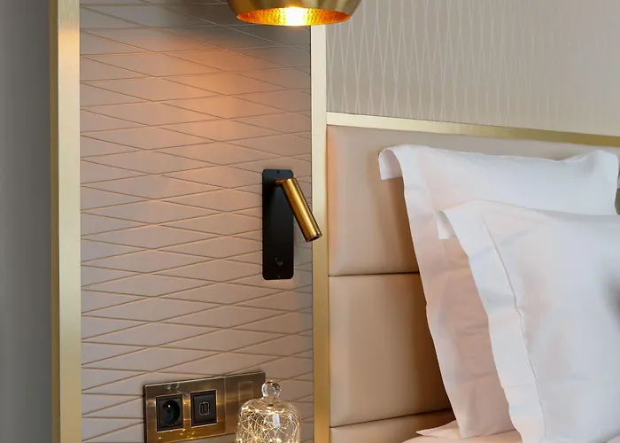 Niepce Paris, Curio Collection By Hilton Parigi
