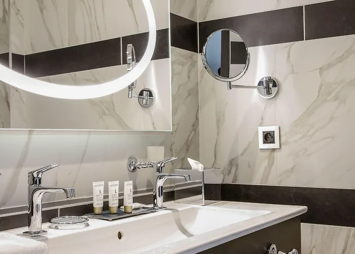 Hotel Niepce Paris, Curio Collection By Hilton Parigi