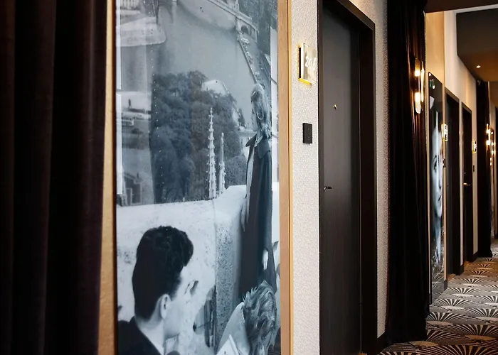 Niepce Paris, Curio Collection By Hilton Parigi