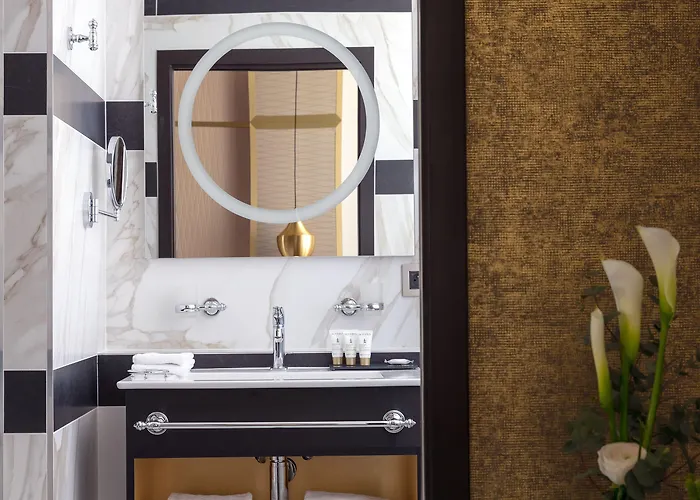 Niepce Paris, Curio Collection By Hilton Hotel 4*