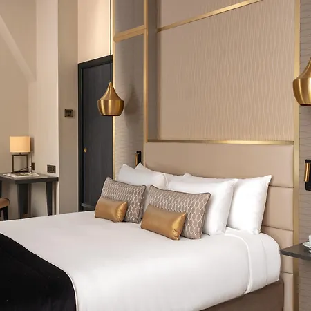 Niepce Paris, Curio Collection By Hilton Paříž