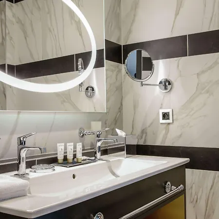 Niepce Paris, Curio Collection By Hilton Hotel Paris