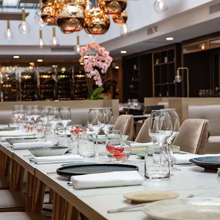 Hotel Niepce Paris, Curio Collection By Hilton 4*