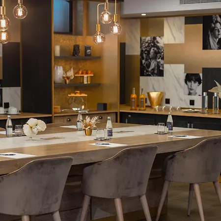 Niepce Paris, Curio Collection By Hilton Hotel