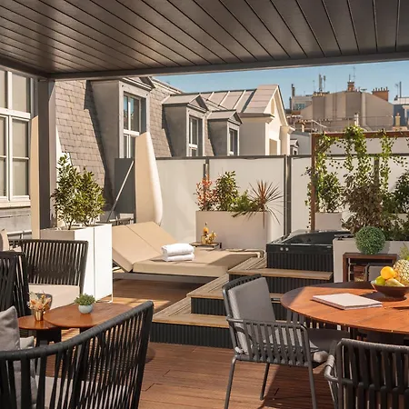 ホテル ニエプス キュリオ コレクション バイ ヒルトン