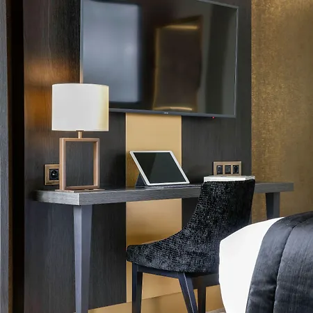 ニエプス キュリオ コレクション バイ ヒルトン