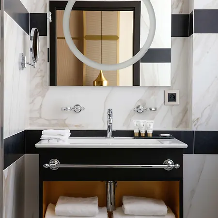 Niepce Paris, Curio Collection By Hilton 4*