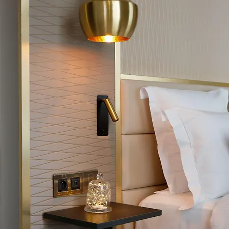 ニエプス キュリオ コレクション バイ ヒルトン パリ