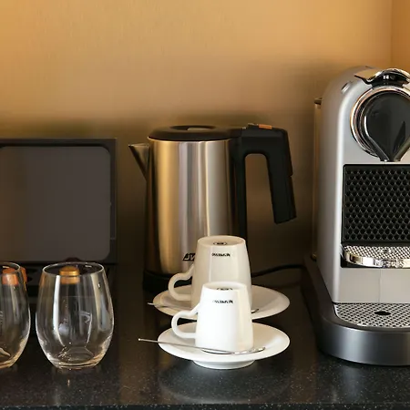 Niepce Paris, Curio Collection By Hilton Parigi