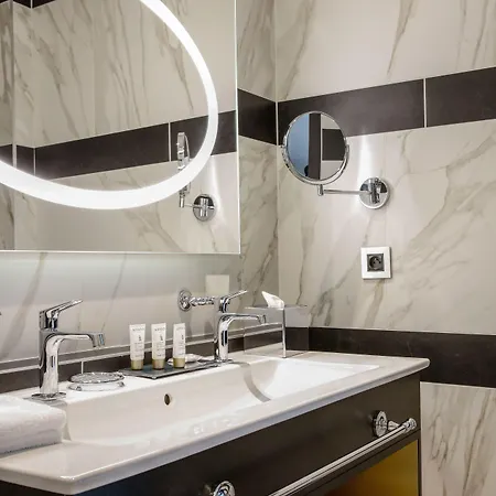 Hotel Niepce Paris, Curio Collection By Hilton Parijs