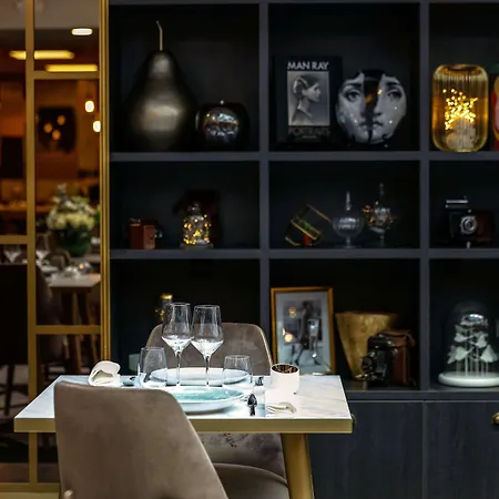 ニエプス キュリオ コレクション バイ ヒルトン ホテル パリ