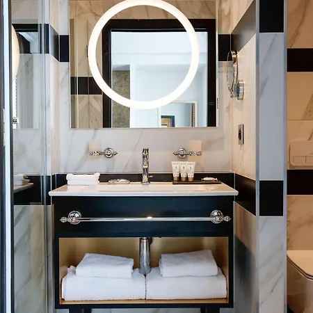 Niepce Paris, Curio Collection By Hilton Parigi