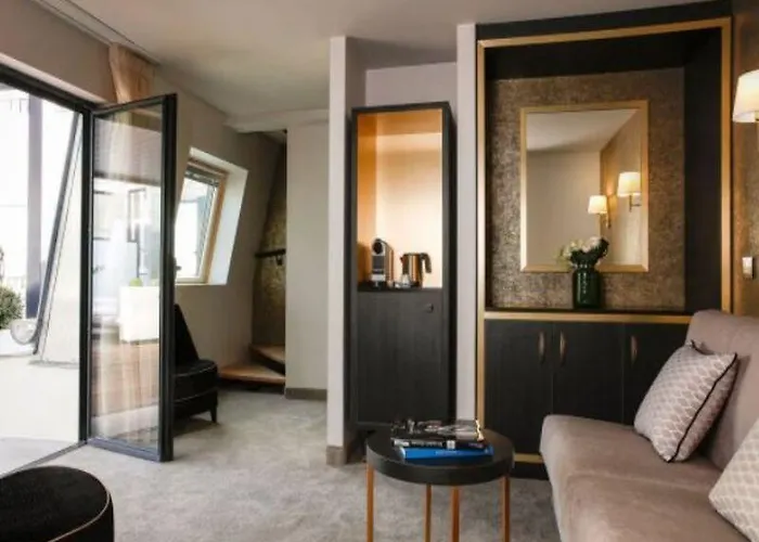Hotel Niepce Paris, Curio Collection By Hilton