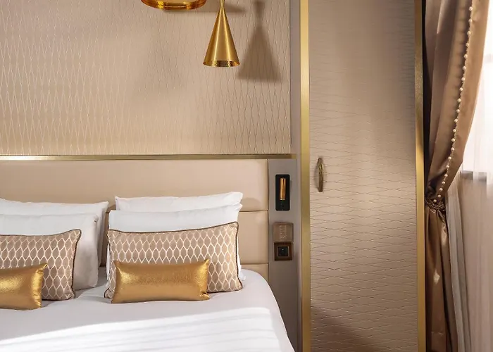 Отель Niepce Paris, Curio Collection By Hilton Париж