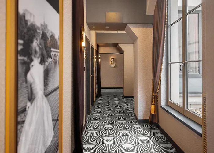 Отель Niepce Paris, Curio Collection By Hilton 4*