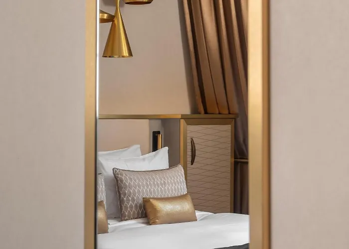 Hotel Niepce Paris, Curio Collection By Hilton