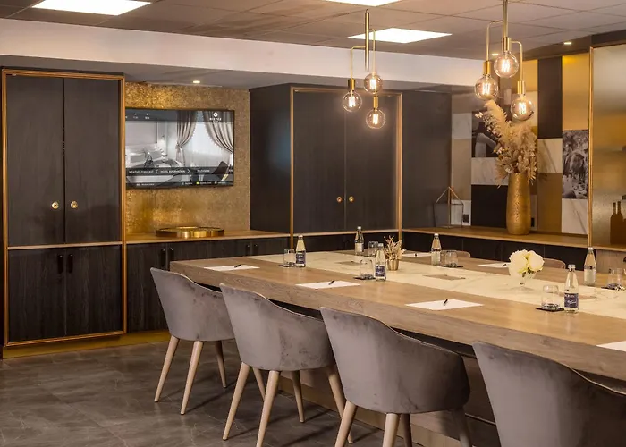 Hotel Niepce Paris, Curio Collection By Hilton