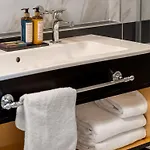 Niepce Paris, Curio Collection By Hilton 4* Párizs