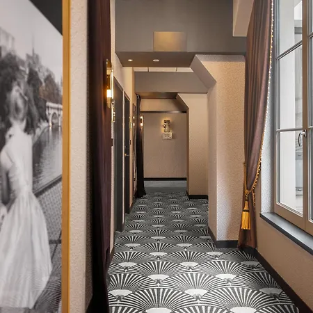 Szálloda Niepce Paris, Curio Collection By Hilton 4*