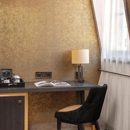 Niepce Paris, Curio Collection By Hilton Hotel